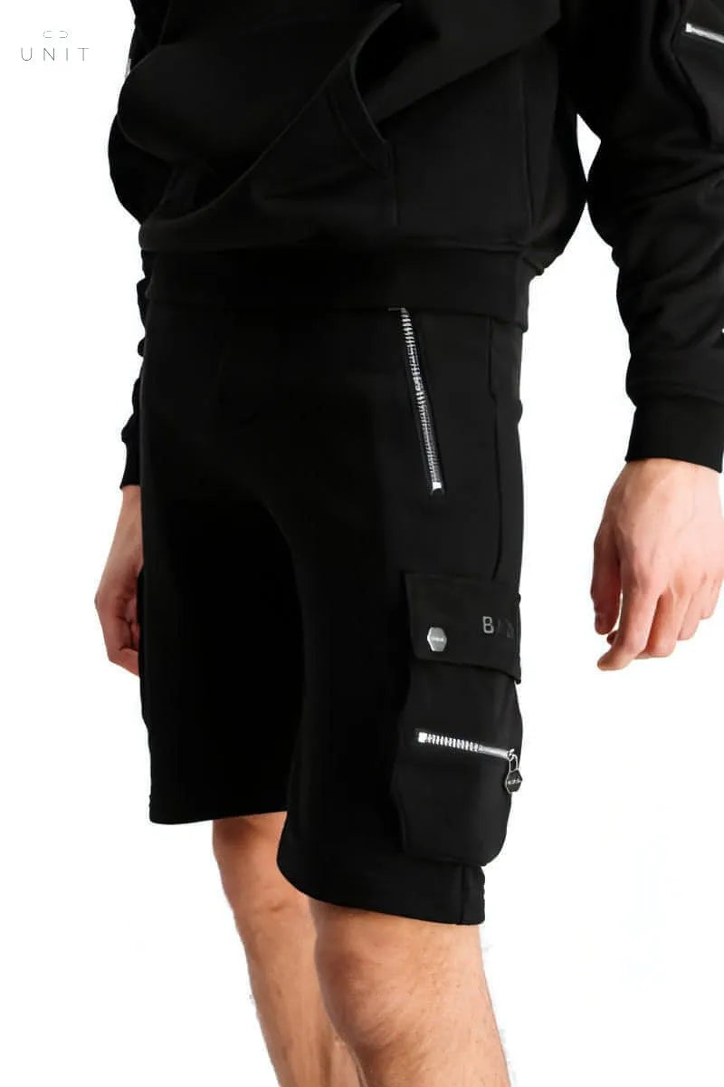 Tragebeispiel BALR. Herren Sweatshorts Cargo Straight Shorts, schwarz, online only