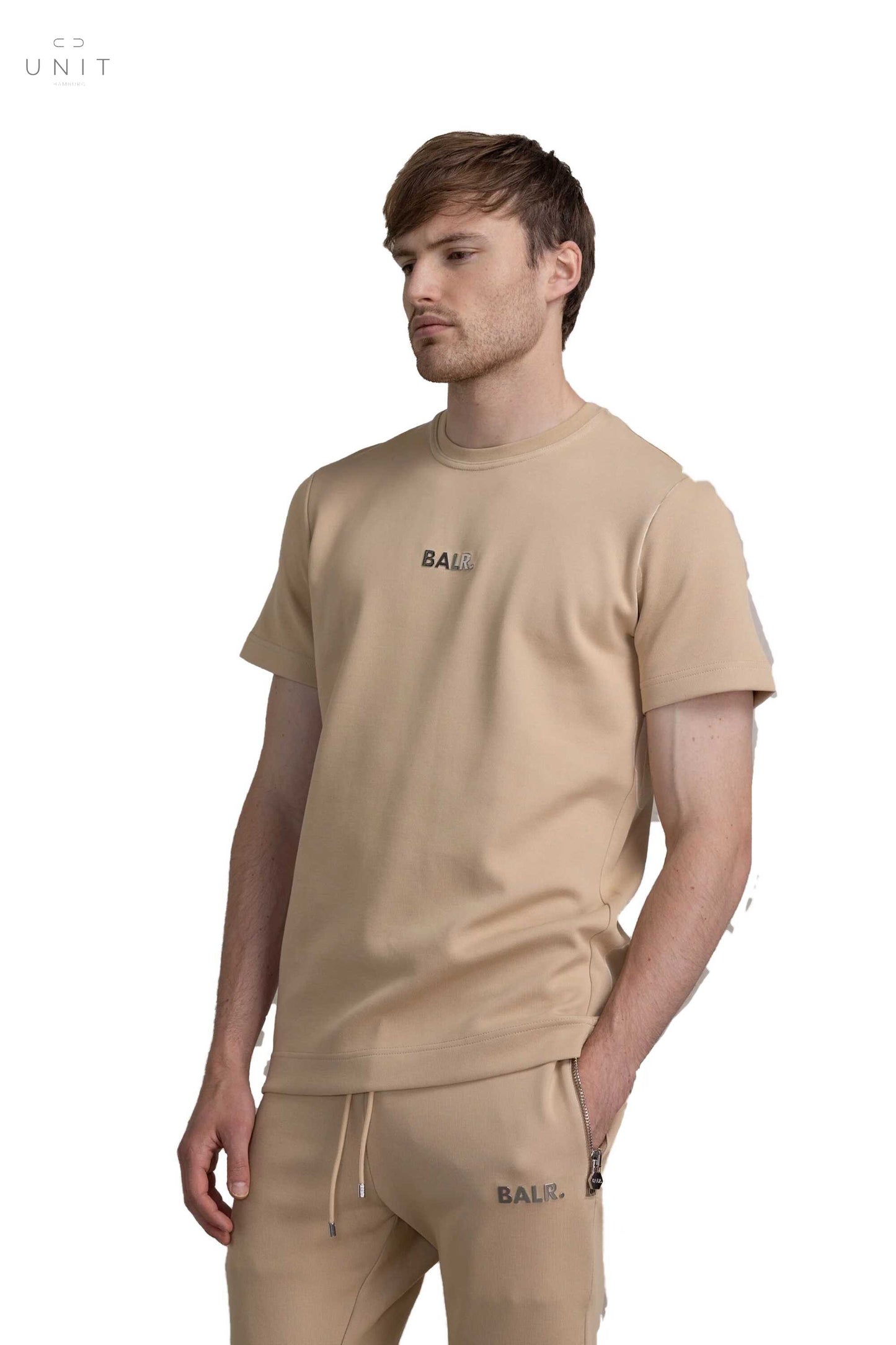 Mit Hose von vorne: BALR. Herren T-Shirt Q-Series Straight T-Shirt irish cream, online only