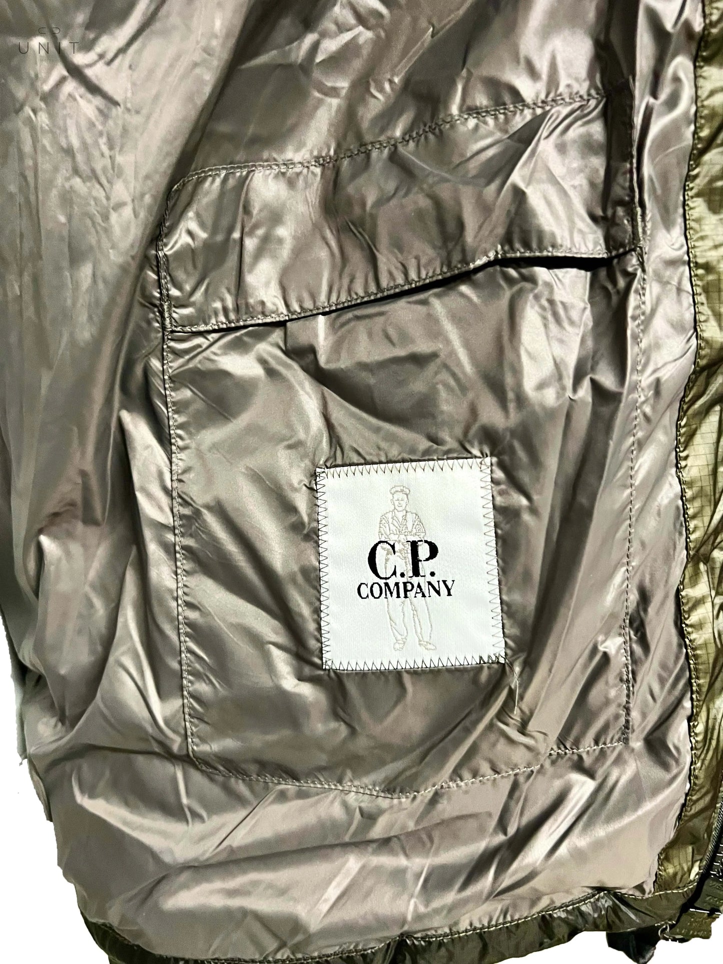 C.P. Company, D.D. Shell medium Kapuzendaunenjacke, oliv C.P. Company