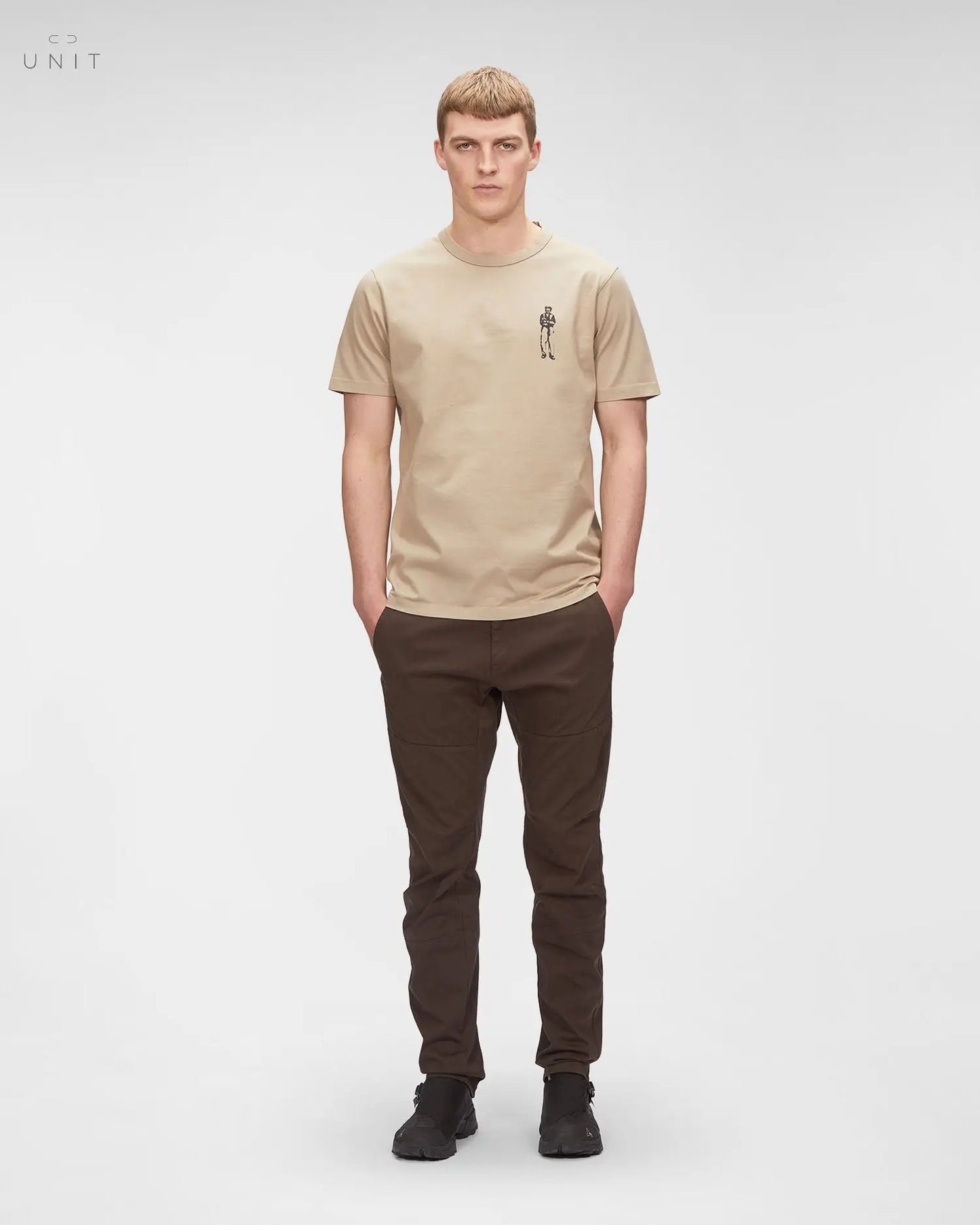 Tragebeispiel C.P. Company 14CMTS155A 006499W MERCERIZED T-SHIRT BRITISH SAILOR, sand