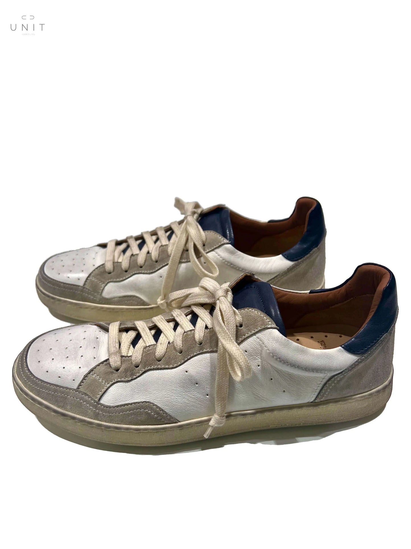 Elia Maurizi, Sneaker weiss, blaue Lasche, Naturkautschuksohle - UNIT Hamburg