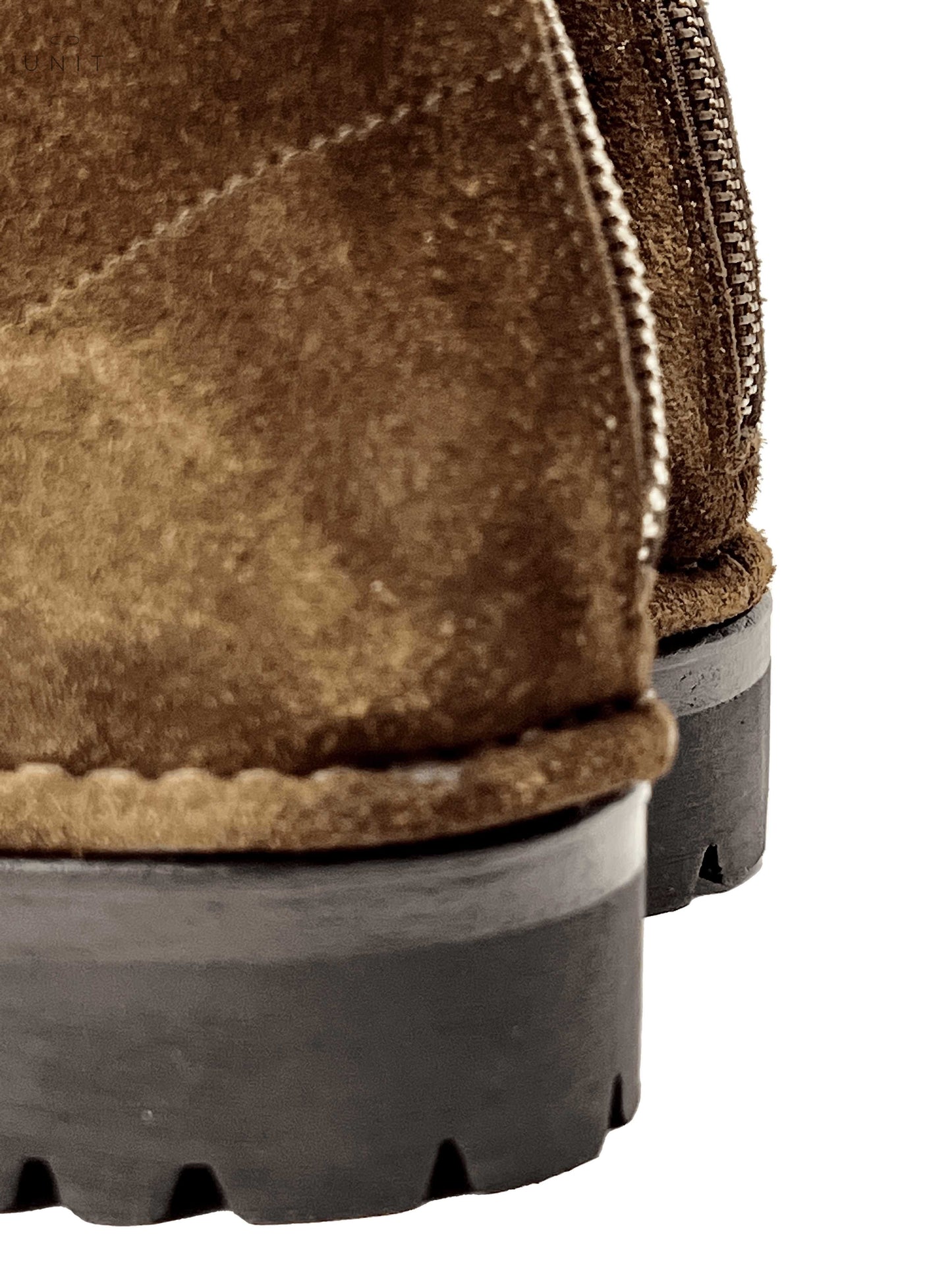 von hinten seitlich gesehen: Elia Maurizi 1392 Bear fox Boot Veloursleder oliv