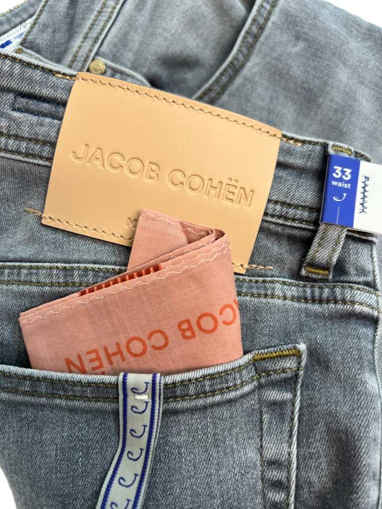 die Rückseite von Jacob Cohen UQM04 30 S 3618 BARD beige label light grey, UNIT Hamburg