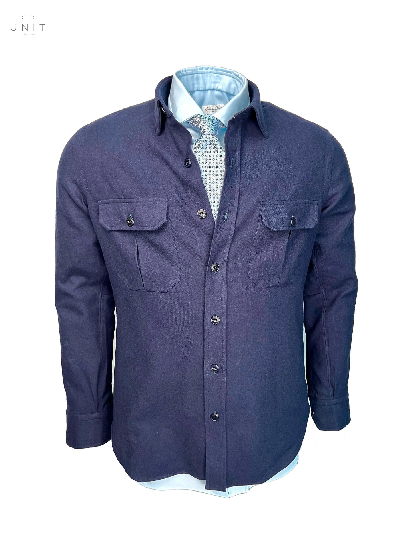Kombination mit Krawatte Salvatore Piccolo, Overshirt SBY, navy