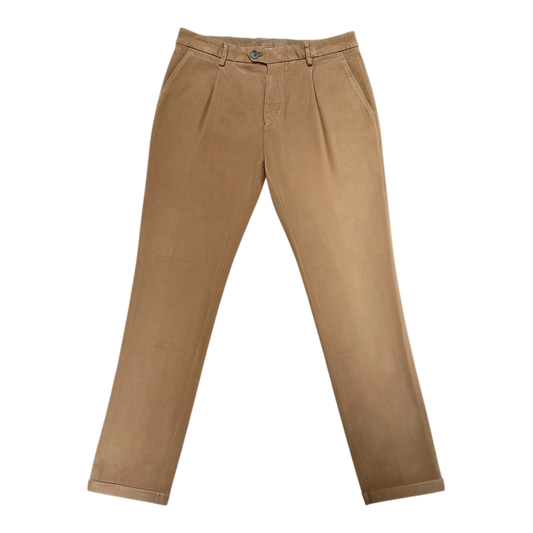 Never Laundry Chino dunkelbeige mit Bundfalte