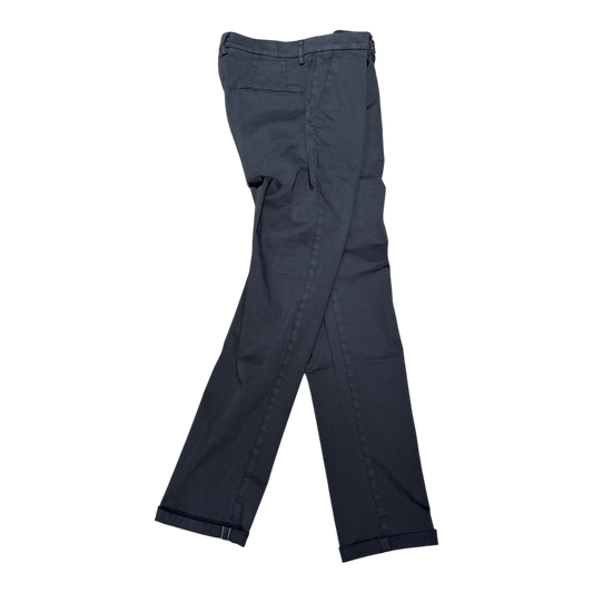 Never Laundry Chino navy aus Baumwolle mit Stretch