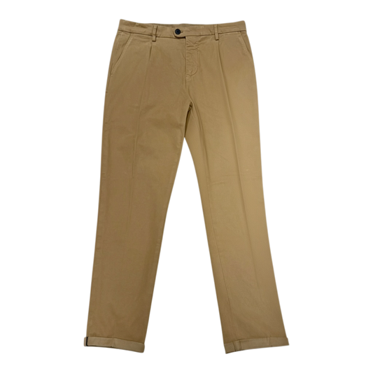 Never Laundry, Chino dunkelbeige mit Bundfalte