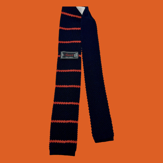 UNIT Hamburg - Ascot, Krawatte aus Wollstrick, blau mit roten Streifen - Ascot