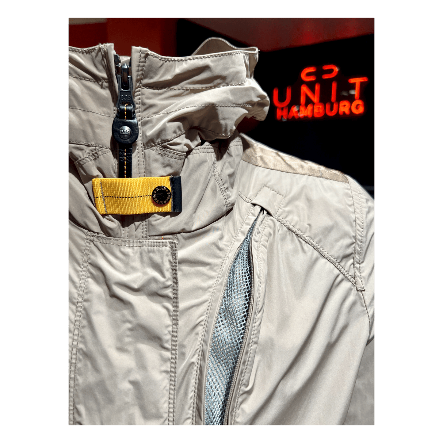 Parajumpers Damen Mantel, Modell Tank Sommer 25, sand - UNIT Hamburg